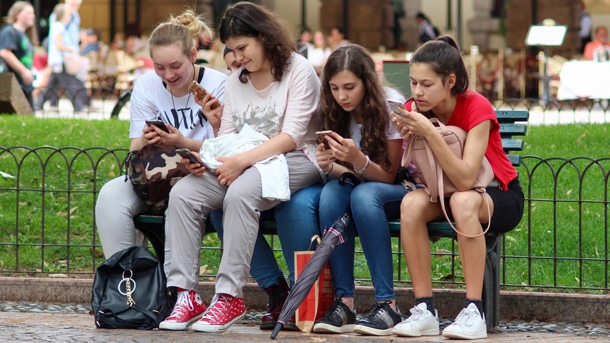 HabiloMédias lance Réseau vérif ado pour renforcer la littératie numérique des jeunes 