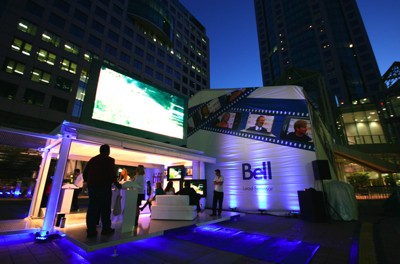 Steel Space installe les Boîtes Bell au Festival International de Film de Toronto.