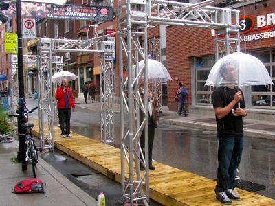 Paul de Marinis : Chercheur de bruits. Installation Raindance.
