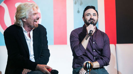Sir Richard Branson dévoile le nouvel objectif du mouvement RÉ*Génération de Virgin Mobile 