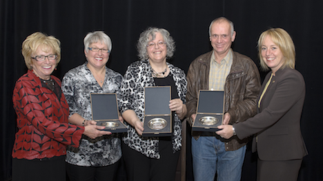 Trois récipiendaires reçoivent le Prix littéraire Pauline-Gill
