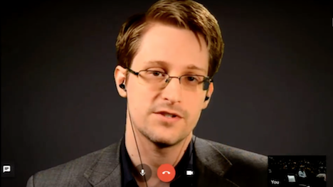« Nous sommes tous surveillés » : Edward Snowden en vidéoconférence à McGill 