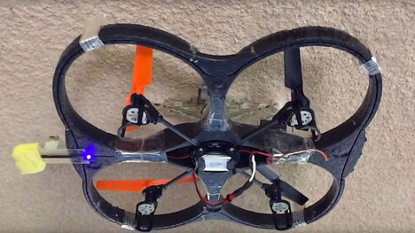 Un drone capable de se poser sur un plafond