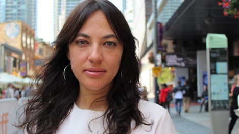 TIFF : Caroline Monnet provoque un moment unique entre six femmes autochtones avec « Creatura Dada »