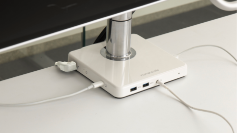 Humanscale invente une station d’accueil USB sans câbles