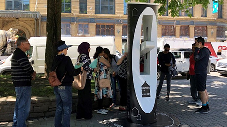 Montréal en Histoires installe une borne de réalité virtuelle au Square Phillips