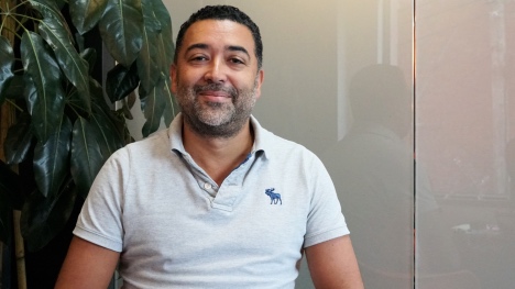 VIDÉO : Nadir Aboura a mis au point Kiwili, une plateforme conçue à Montréal pour faciliter la gestion des petites entreprises