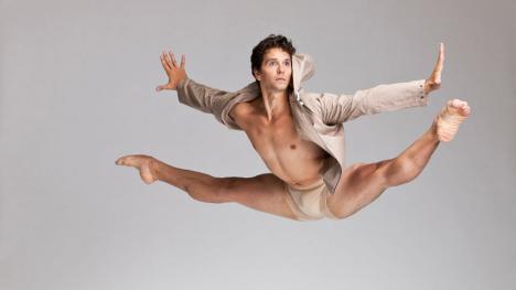 Guillaume Côté, premier danseur québécois  invité à danser avec Le Ballet du Bolchoï de Moscou