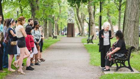 Le Théâtre du Ricochet présentera les « Indiscrétions publiques 2019 » cet été dans les parcs de Montréal 