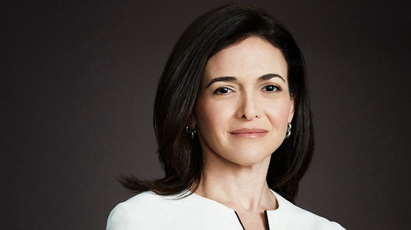 Facebook continuera à fermer les profils appelant à la violence, foi de Sheryl Sandberg