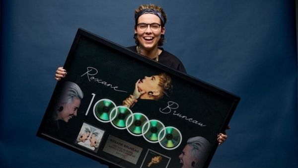 Roxane Bruneau célèbre plus de 100 000 albums vendus et des supplémentaires
