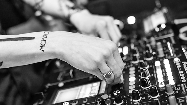 Les DJs internationaux sont de retour à Piknic Électronik en septembre 