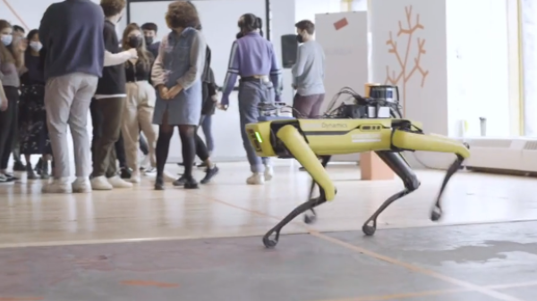 Pomerleau et La Factry expérimentent le robot Spot, un synonyme de créativité
