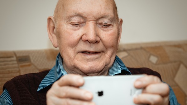 Près des deux tiers des aînés Québécois utilisent Internet pour prendre soin de leur santé