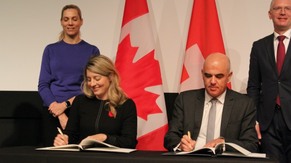 Le Canada et la Suisse signent un traité de coproduction audiovisuelle modernisé