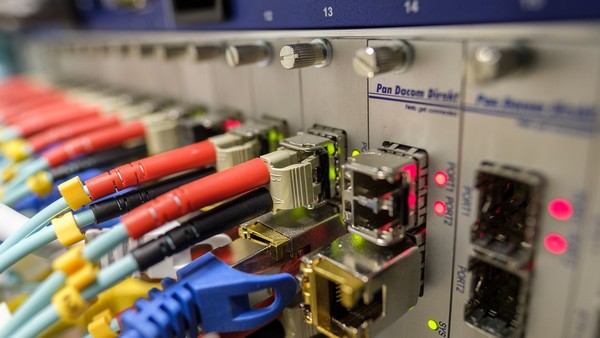 Bell réduira l’expansion du service Internet haute vitesse sur fibre optique