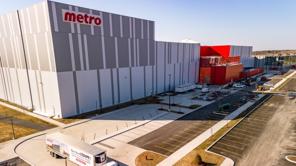METRO inaugure son centre de distribution automatisé à Terrebonne