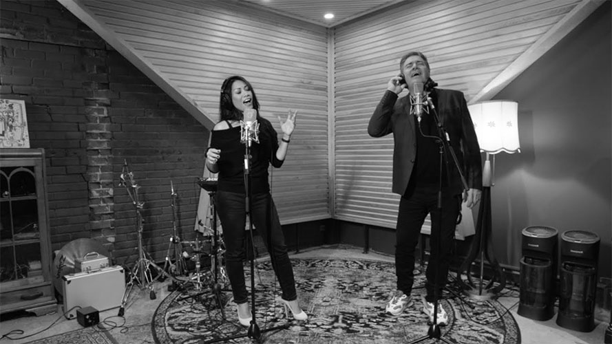 Mario Pelchat chante « Quand il s’en va » en duo avec Anggun